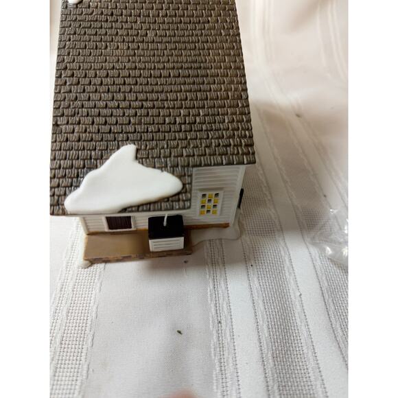 Dept 56 Taliaferro-Cole Shop 4018970 Williamsburg w/box and light - Picture 6 of 7